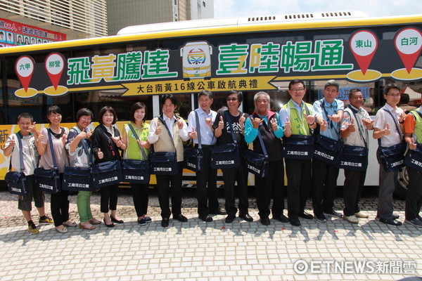▲台南市長賴清德主持大台南公車黃16啟航典禮，呼籲鄰近學子多利用公車上學。（圖／交通局提供）
