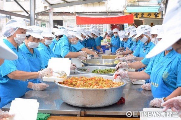  ▲由萬能科技大學設計的老人食譜，推動愛心便當送餐服務。（圖／桃園市政府提供）