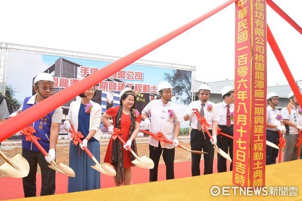 ▲手信坊龍潭廠動土典禮 鄭文燦：歡迎手信坊和菓子加入桃園觀光工廠的大家庭。（圖／桃園市政府提供）