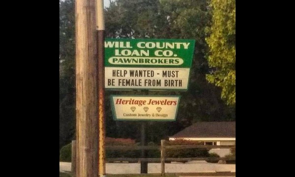 ▲▼ 美國伊利諾斯州的一個徵人看板上寫著「徵人— 必須從出生就是女的」。（圖／翻攝自臉書／Valerie Blanchette）