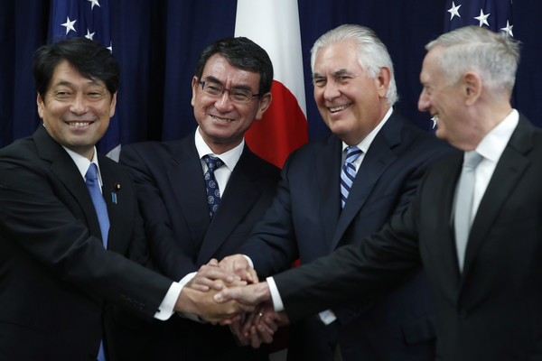 ▲日本外務大臣及防衛大臣在華盛頓參與「美日2+2安全保障會議」。（圖／美聯社）