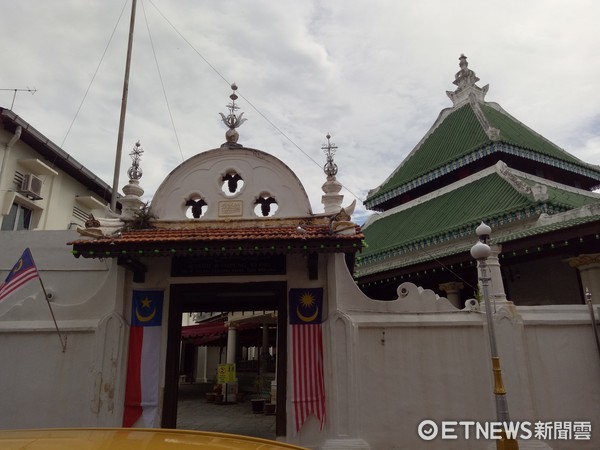 ▲▼馬來西亞馬六甲處在同一條街上的華人廟宇、清真寺、印度興都廟 。（圖／記者戴依婷攝）