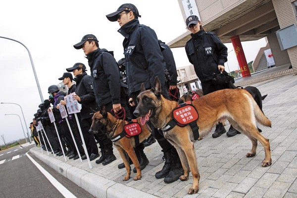 為維護世大運期間選手安全，包括憲兵、新北市和保安警察的軍警犬全面進駐選手村。