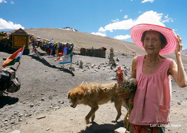 ▲母子旅遊照是P圖　網讚有洋蔥！(圖／Chub Nokkaew授權使用)