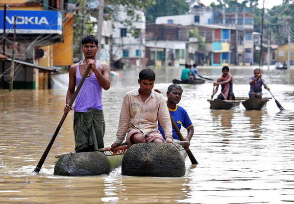 ▲▼南亞受季風氣候影響，導致導致印度、孟加拉、尼泊爾被水災肆虐。（圖／路透）