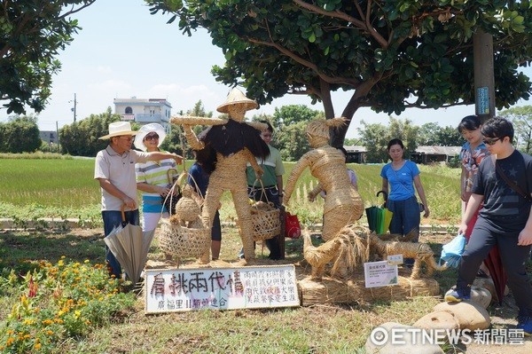 ▲桃園地景節在地農民草編作品，讓傳統技藝再獲新生。（圖／記者楊淑媛攝）