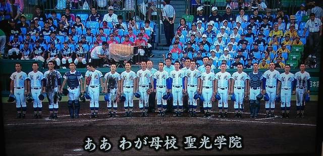 藏不住基情！切鏡頭驚現「嬌羞纏手」　甲子園男校讓腐女瘋狂配對（翻攝自推特＠Tohoku_89）