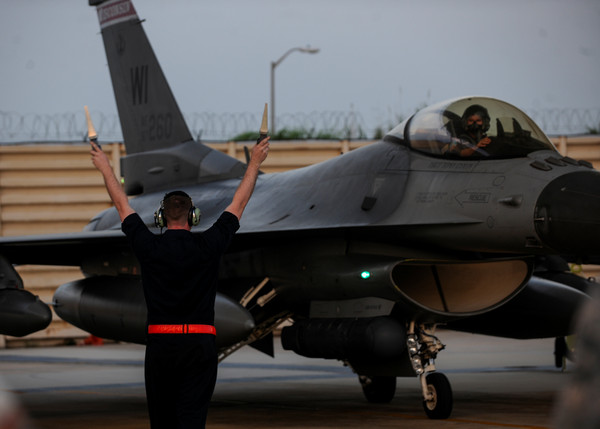 ▲▼美國F-16戰隼戰鬥機抵達南韓。（圖／路透社）