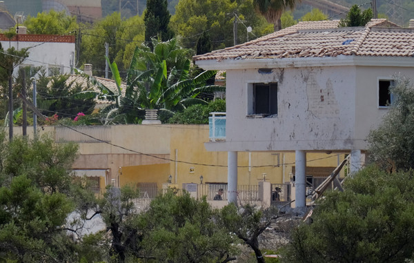 ▲▼巴塞隆納恐攻後，西班牙警方在阿爾卡納爾(Alcanar)一間民宅內發現恐攻小組藏身的炸彈工廠。（圖／路透社）