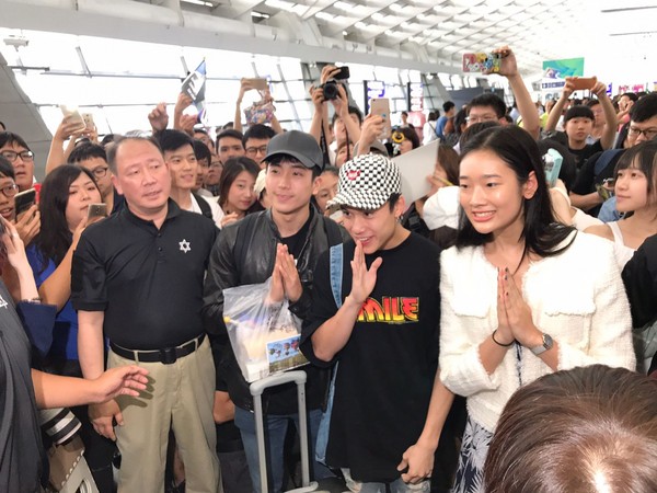 他們上一站在香港也引起話題，今天抵達台灣後，下午3點將出席慶功記者會並接受訪問。