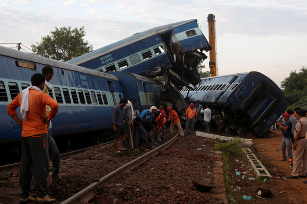 ▲▼印度火車出軌23死74傷。（圖／路透社）