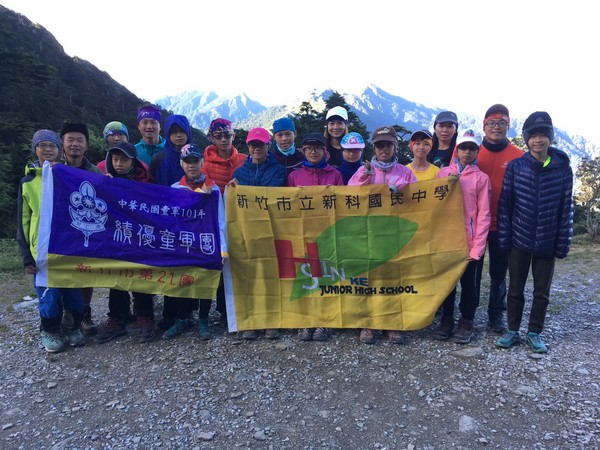 ▲新竹市新科國中20位師生展開為期6天5夜的登山考驗。