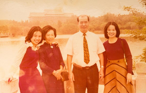 父母管教嚴格，郭瓊英（左1）一度以為自己不是爸媽親生的。（旺生提供）