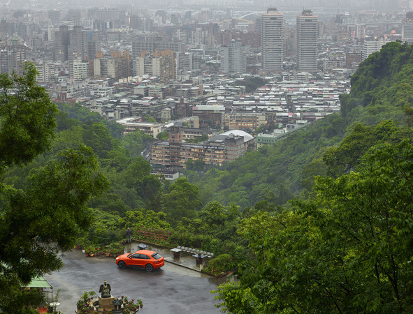 ▲保時捷來台取景　大稻埕、東區照美翻　網感動喊「TAIWAN」！（圖／Porsche）