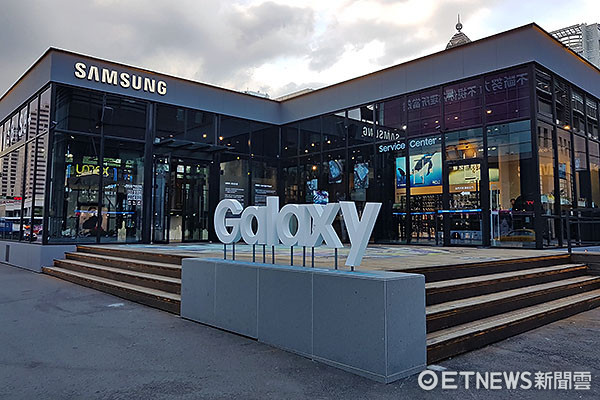 ▲ GALAXY Note 8 現身 Samsung Vision LAB。（圖／記者鄭惟仁攝）