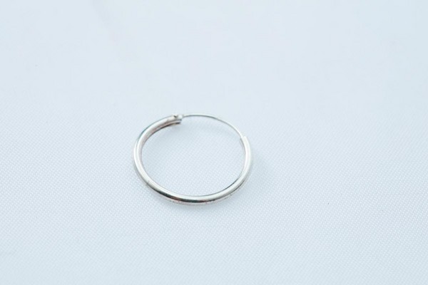 夜市買的純銀耳環。 約NT$100