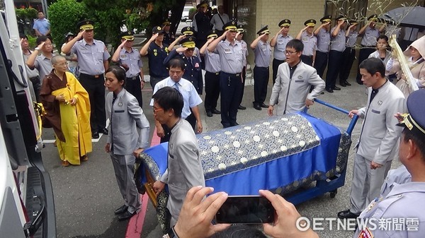 ▲台南市警局長黃宗仁率員送田小隊長最後一程。（圖／警方提供）