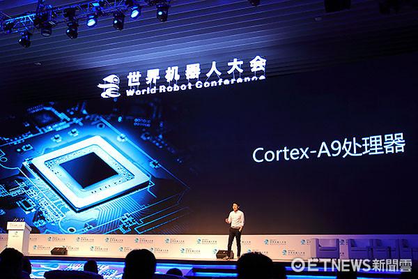 ▲ 超聰明掃地機器人 搭載Cortex-A9四核心處理器。（圖／記者鄭惟仁攝）