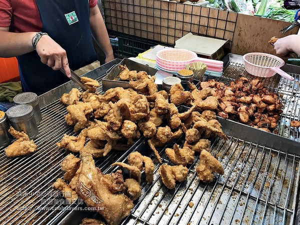 ▲汐止黃昏市場美食。（圖／麻吉小兔提供）