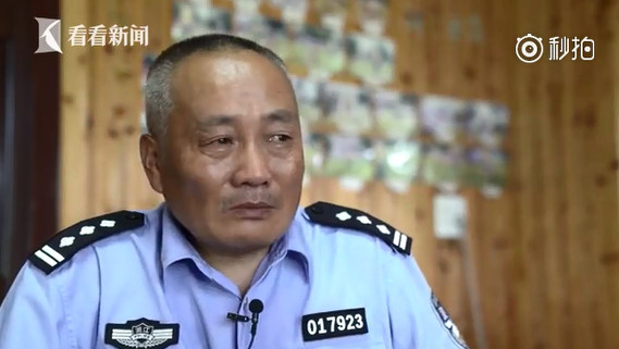 ▲不忍退休警犬受苦...民警創養老院　「我的家人自己養」。（圖／翻攝自秒拍）