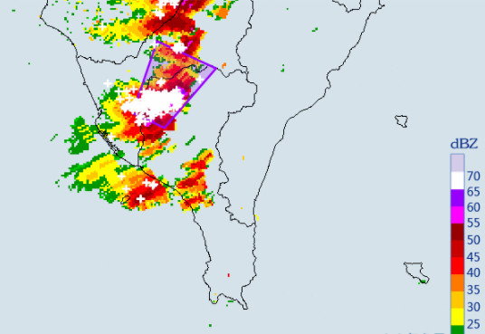 ▲氣象局對高雄、屏東發布大雷雨即時訊息。（圖／中央氣象局）