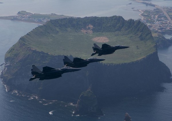▲南韓空軍的F-15K猛擊鷹戰鬥機, 猛擊鷹(Slam Eagle)。（圖／翻攝自南韓空軍官網）