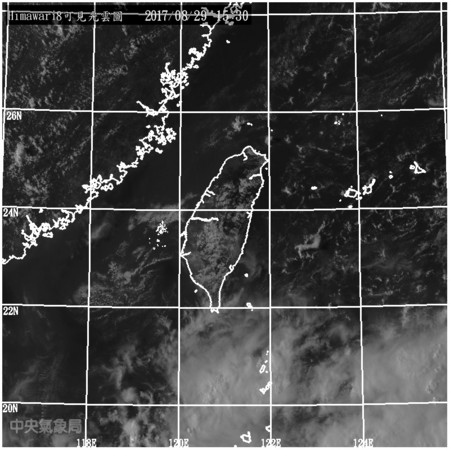 ▲▼ 16號「瑪娃颱風」難產！向西北上貼近　全台周末將轉雨。（圖／中央氣象局、翻攝NOAA）