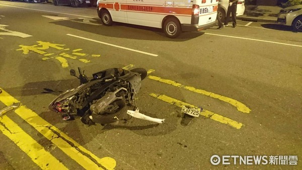 ▲高雄市30日凌晨傳出肇逃車禍。（圖／記者莊宜庭翻攝）