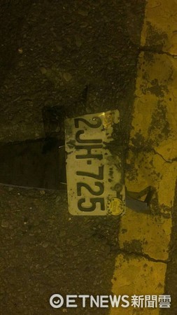 ▲高雄市30日凌晨傳出肇逃車禍。（圖／記者莊宜庭翻攝）