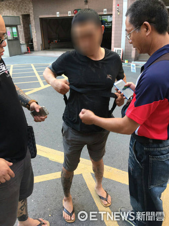 ▲高雄市30日凌晨傳出肇逃車禍。（圖／記者莊宜庭翻攝）