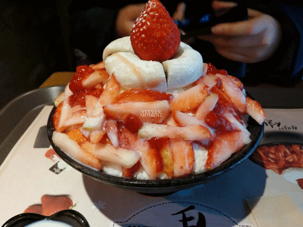 ▲▼韓國雪冰的水蜜桃冰。（圖／翻攝自韓網，insight）