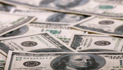 睡一半突然摔下床　護理女驚醒「倒數9分鐘買彩券」中400萬頭獎