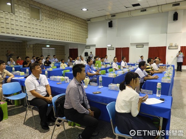 東部地區巡防局假花蓮縣政府社會福利館一樓禮堂召開「106年度花蓮區海巡服務座談會」。（圖／第一二海岸巡防總隊提供）