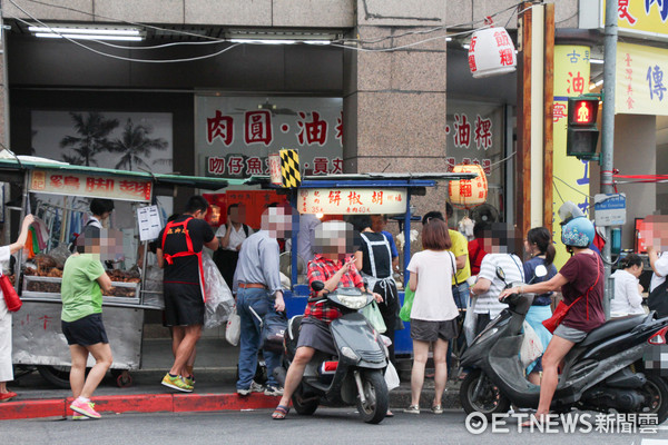 ▲世大運羽球奪金牌　王子維家中胡椒餅店爆紅人潮不斷。（圖／記者黃士原攝）