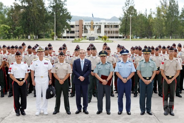 馮世寬參訪宏國陸軍官校　分享從軍初衷