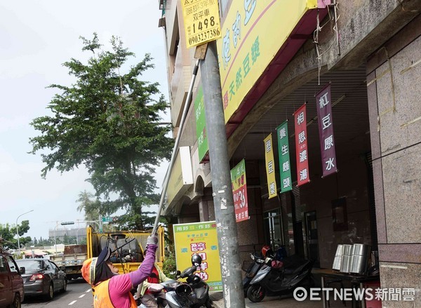 ▲台南市環保局指出，業者將廣告貼越高，罰鍰將罰越重。（圖／環保局提供）