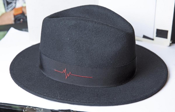 DON PARIS黑色圓帽。NT$5,000