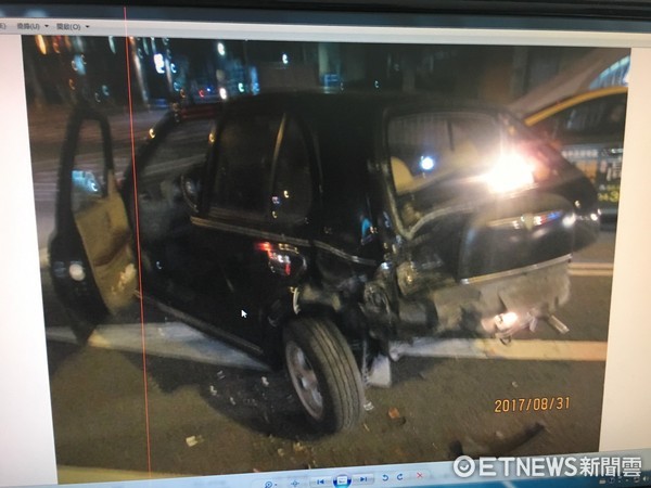 ▲車輛未熄火遭偷，在台灣大道發生車禍。（圖／警察局提供）