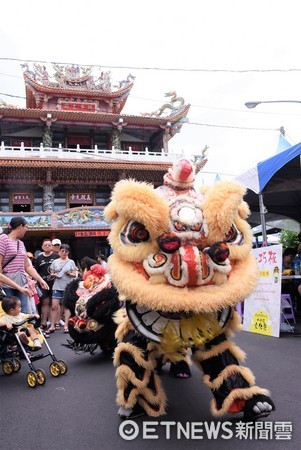 花蓮市十六股文化祭登場，現場有精采的民俗表演、趣味的童玩DIY、好吃的農村點心及刺激的搏杯王比賽。（圖／花蓮市公所提供）