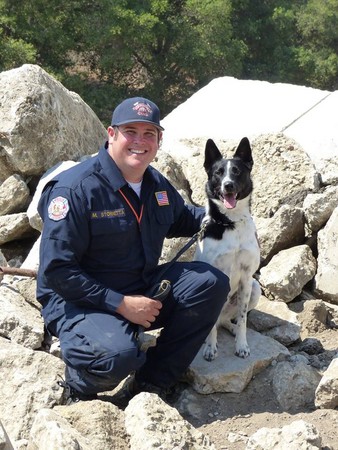 狗狗差點被安樂死變搜救犬。（圖／翻攝自Windsor Fire Protection District）