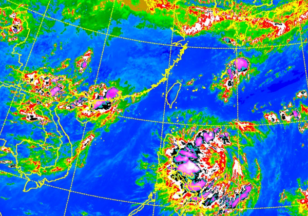 ▲菲律賓東方海面有一熱帶性低氣壓有機會增強為今年第17號颱風谷超。（圖／中央氣象局）