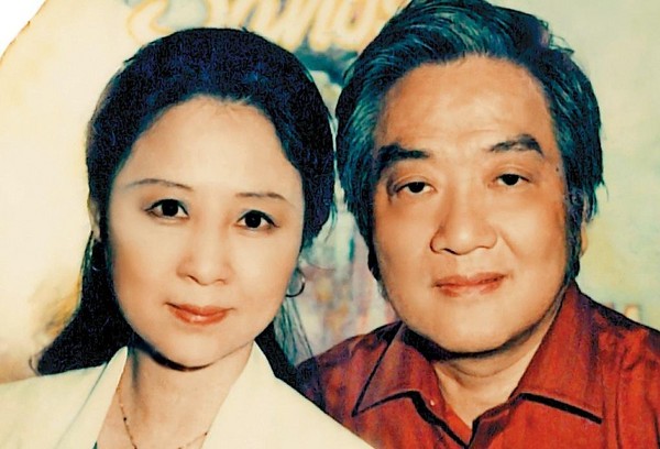 瓊瑤（左）和平鑫濤（右）結縭36年，結識時2人各有婚姻，相戀16年才終於修成正果。（天下文化提供）
