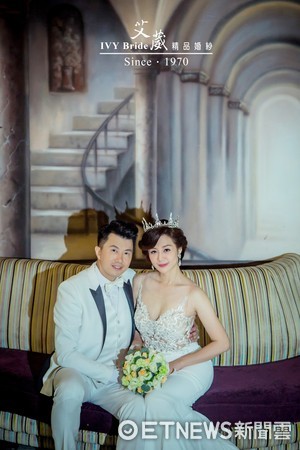 吳皓昇2016年10月在文汶生日時，拿出戒指告白「你願意當永遠的吳太太嗎？」順利抱得美人歸。