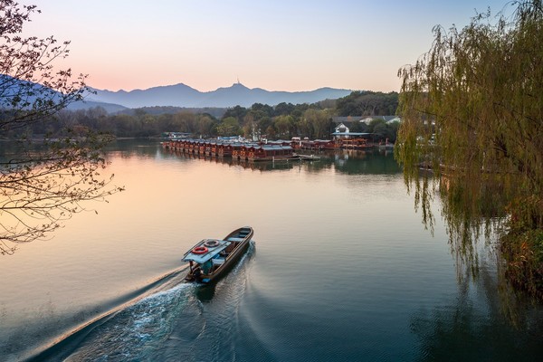 ▲舌尖上的中國之秋，吃貨首選大閘蟹吃到飽，再賞季節美景。（圖／shutterstock.com）