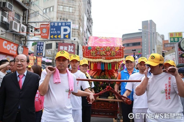 新竹都城隍廟，竹塹中元城隍祭，遶境賑孤。（圖／新竹都城隍廟提供）