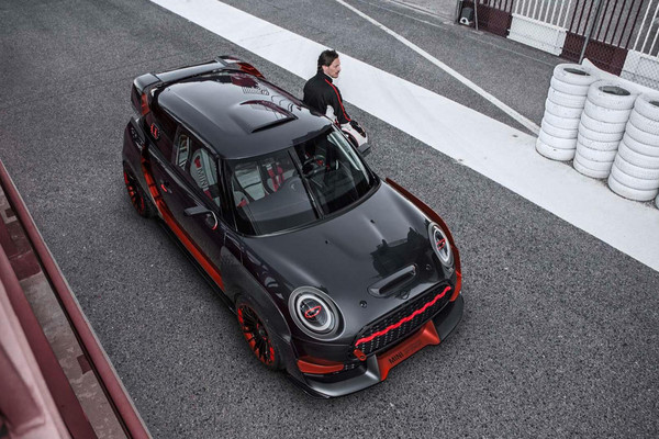 ▲可愛MINI小車變身兇狠賽車！JCW GP概念法蘭克福亮相。（圖／翻攝自MINI）