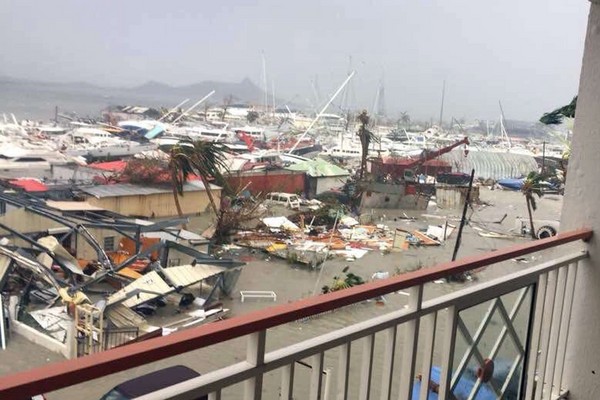 ▲▼颶風艾瑪(Irma)掃過加勒比海，聖馬丁島近全毀成廢墟。（圖／達志影像／美聯社）