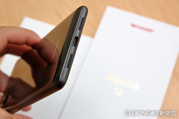 ▲ Sharp AQUOS S2 開箱圖集。（圖／記者鄭惟仁攝）