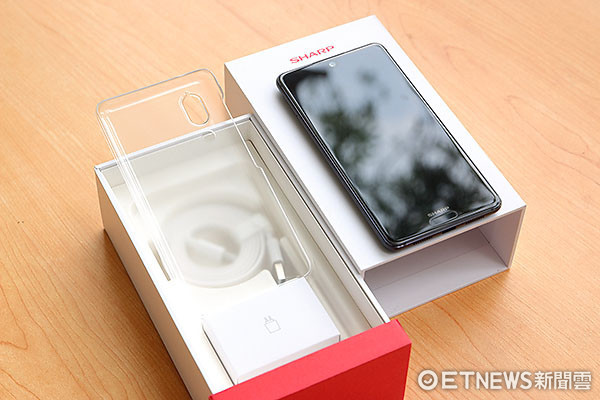 ▲ Sharp AQUOS S2 開箱圖集。（圖／記者鄭惟仁攝）