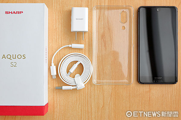 ▲ Sharp AQUOS S2 開箱圖集。（圖／記者鄭惟仁攝）